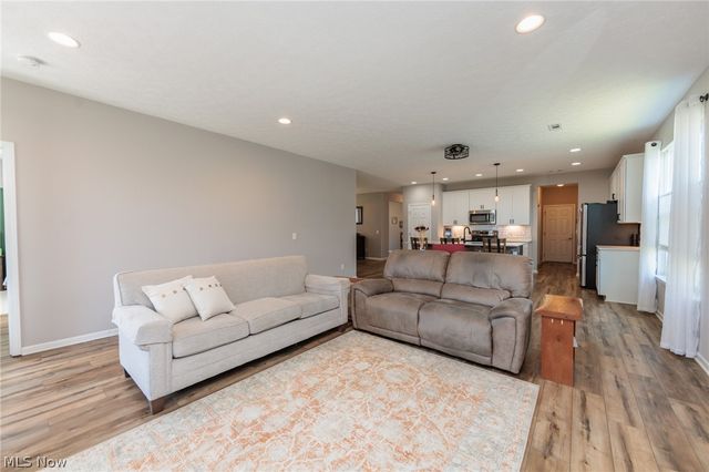 162 Kensington Way, Elyria, OH 44035