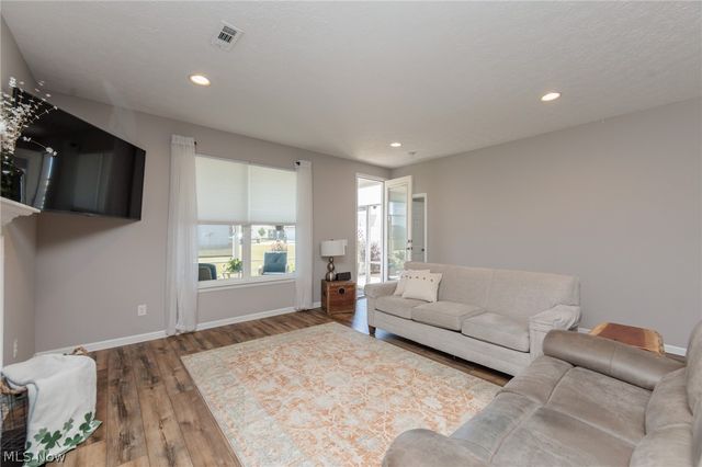 162 Kensington Way, Elyria, OH 44035