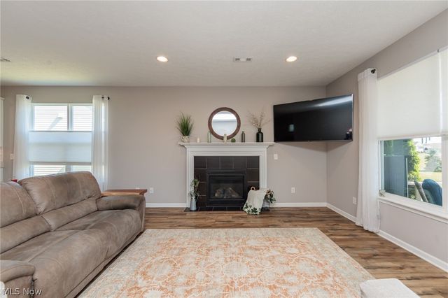 162 Kensington Way, Elyria, OH 44035