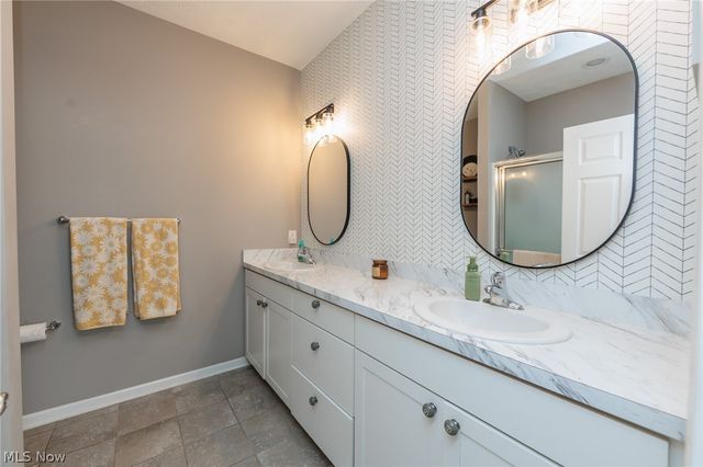 162 Kensington Way, Elyria, OH 44035