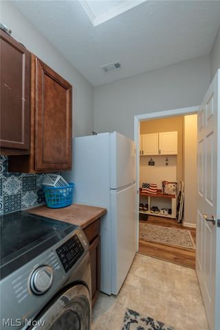 162 Kensington Way, Elyria, OH 44035