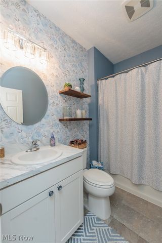 162 Kensington Way, Elyria, OH 44035