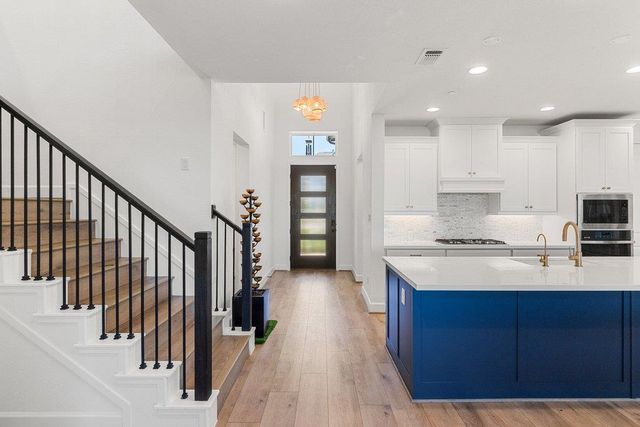 6204 Sontag DR, Austin, TX 78738