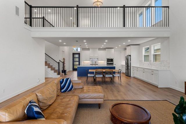 6204 Sontag DR, Austin, TX 78738