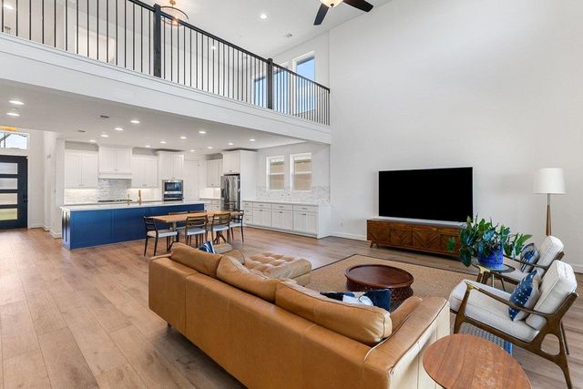6204 Sontag DR, Austin, TX 78738