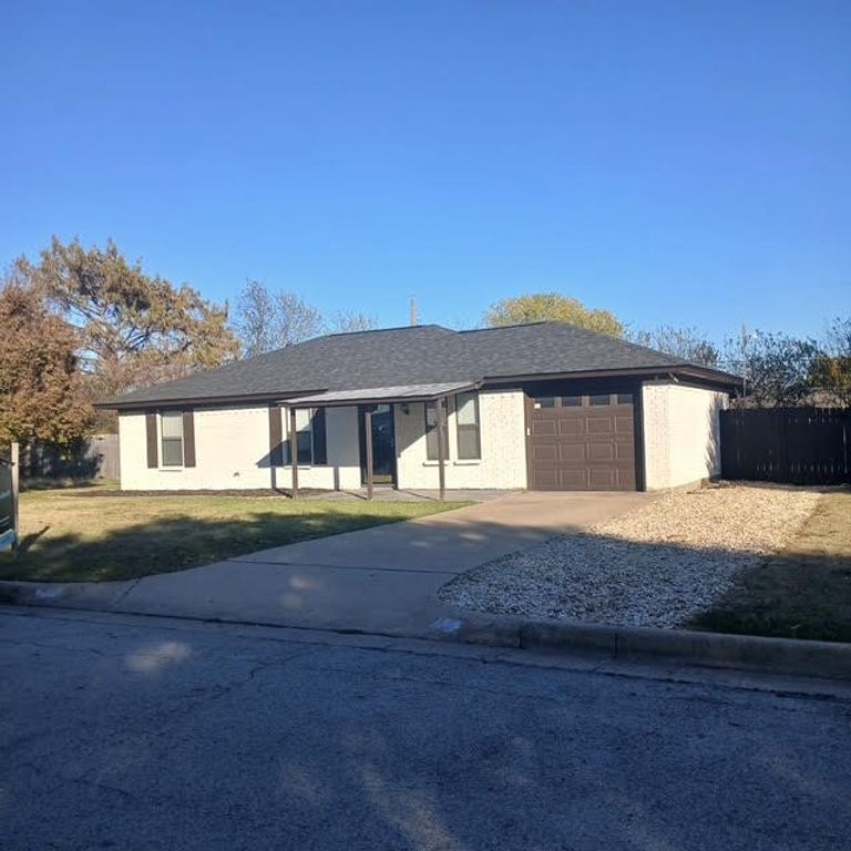 441 White Oak Lane, Burleson, TX 76028