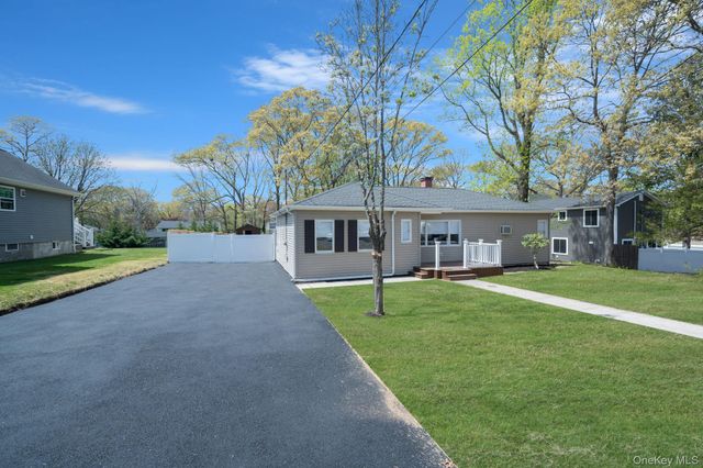 94 Rosemary Lane, Centereach, NY 11720