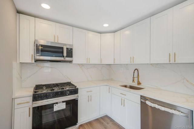 94 Rosemary Lane, Centereach, NY 11720