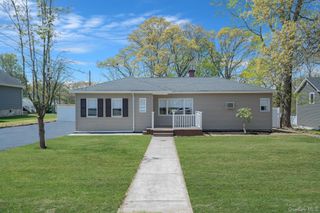 94 Rosemary Lane, Centereach, NY 11720