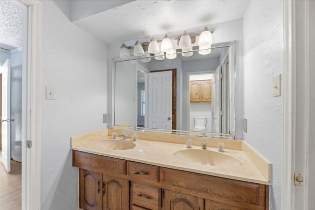 241 Simmons Road, Double Oak, TX 75077