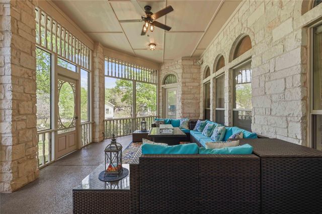 205 W Majestic Oak LN, Georgetown, TX 78633