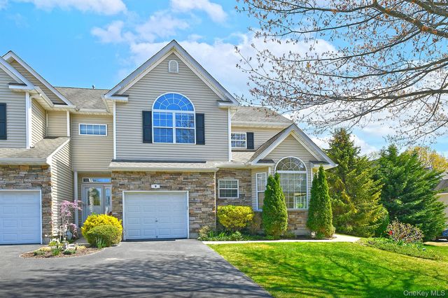 9 Manitou Trail, Kings Park, NY 11754