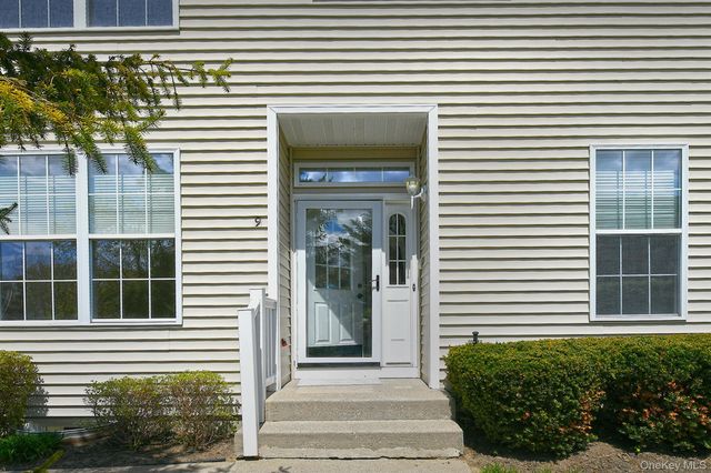 9 Manitou Trail, Kings Park, NY 11754