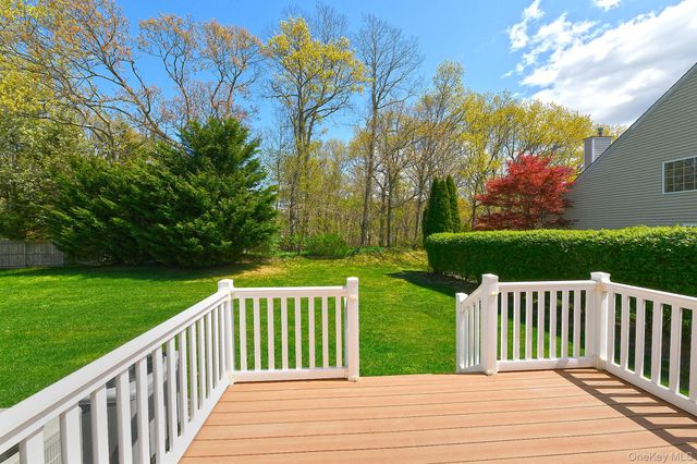 9 Manitou Trail, Kings Park, NY 11754