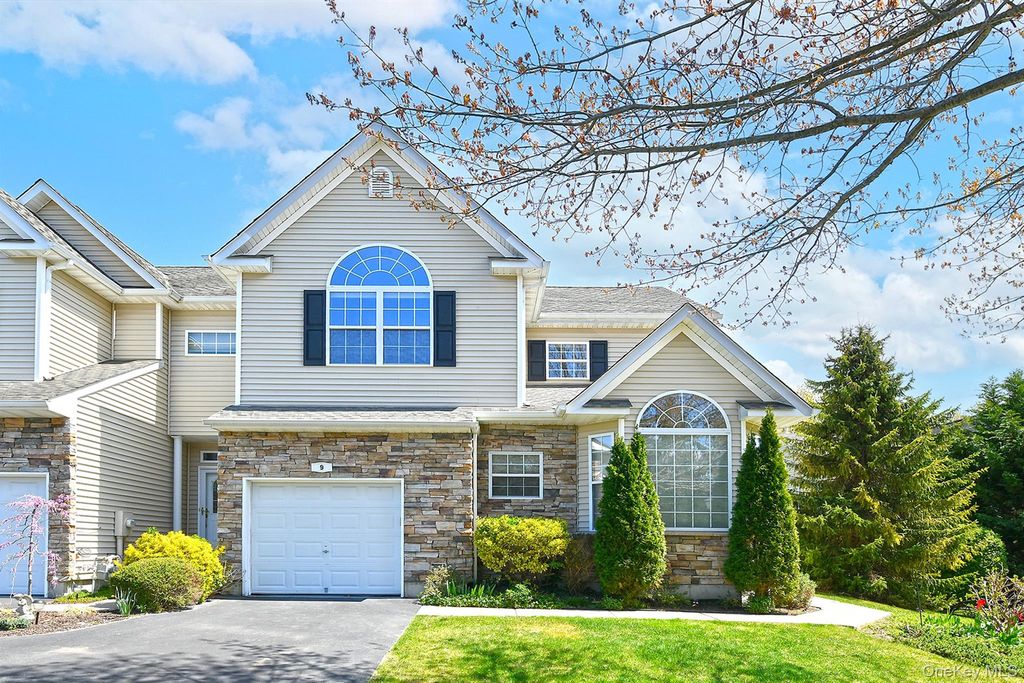 9 Manitou Trail, Kings Park, NY 11754