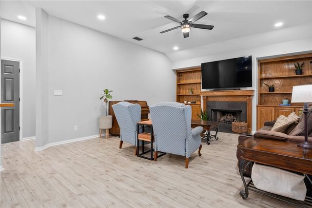 727 W Johnson Ave, Aransas Pass, TX 78336