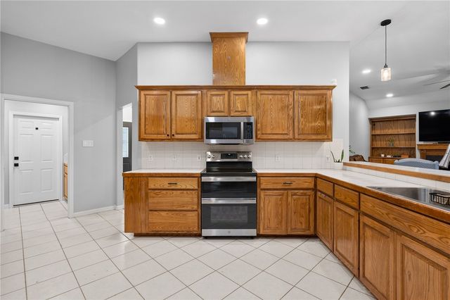 727 W Johnson Ave, Aransas Pass, TX 78336