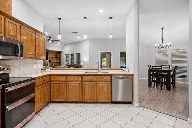 727 W Johnson Ave, Aransas Pass, TX 78336