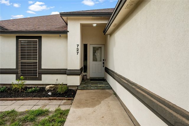 727 W Johnson Ave, Aransas Pass, TX 78336