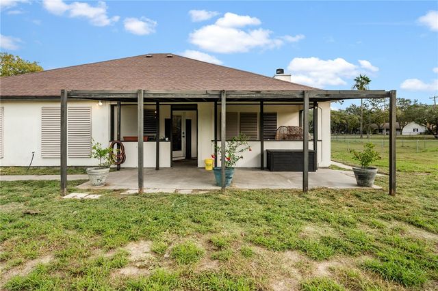 727 W Johnson Ave, Aransas Pass, TX 78336