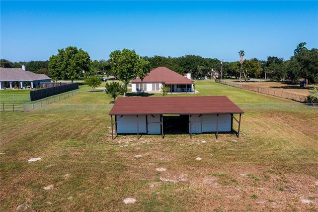 727 W Johnson Ave, Aransas Pass, TX 78336