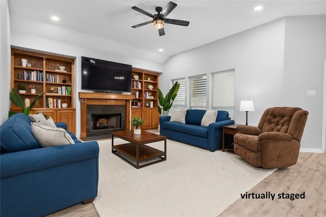 727 W Johnson Ave, Aransas Pass, TX 78336