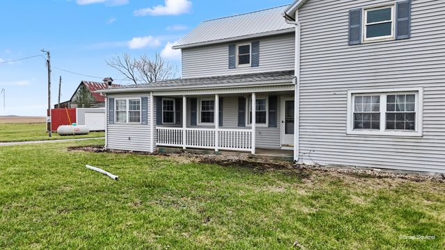 724 E 2600 North Road, Penfield, IL 61862