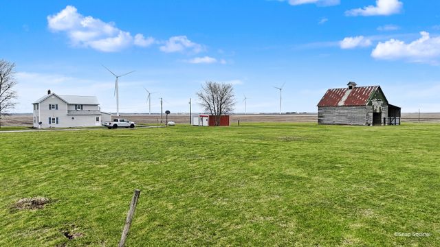 724 E 2600 North Road, Penfield, IL 61862