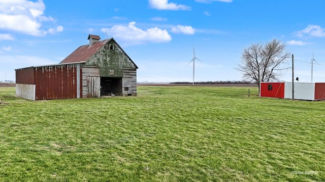 724 E 2600 North Road, Penfield, IL 61862