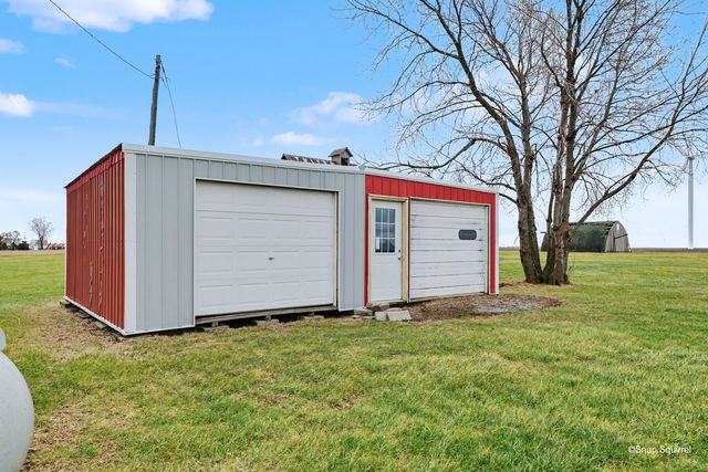 724 E 2600 North Road, Penfield, IL 61862