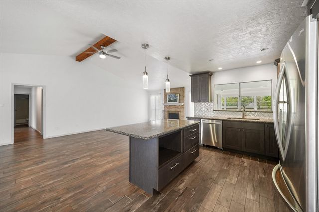 248 E Castle Harbour Drive, Friendswood, TX 77546