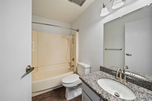 248 E Castle Harbour Drive, Friendswood, TX 77546