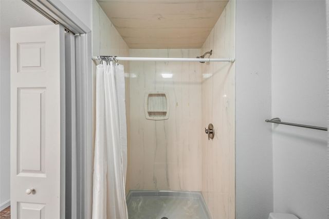 248 E Castle Harbour Drive, Friendswood, TX 77546