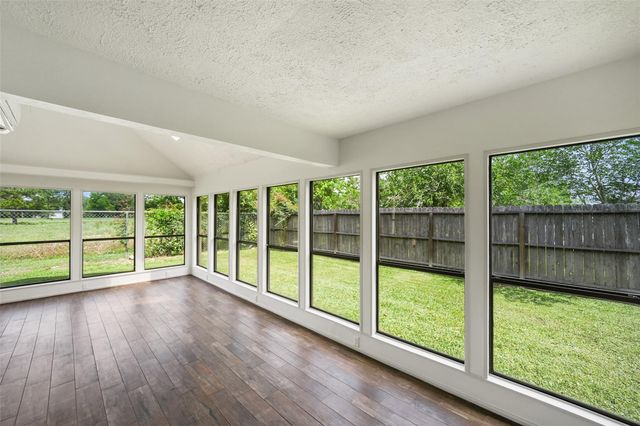 248 E Castle Harbour Drive, Friendswood, TX 77546