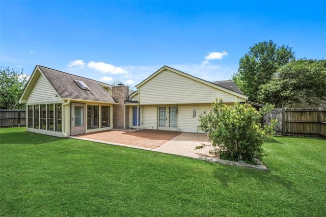 248 E Castle Harbour Drive, Friendswood, TX 77546