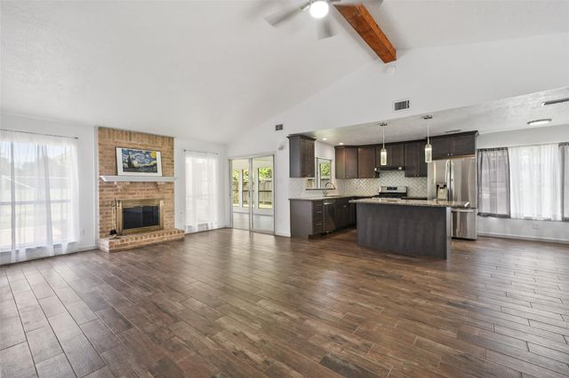 248 E Castle Harbour Drive, Friendswood, TX 77546