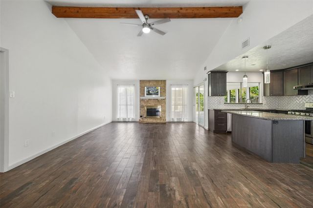 248 E Castle Harbour Drive, Friendswood, TX 77546