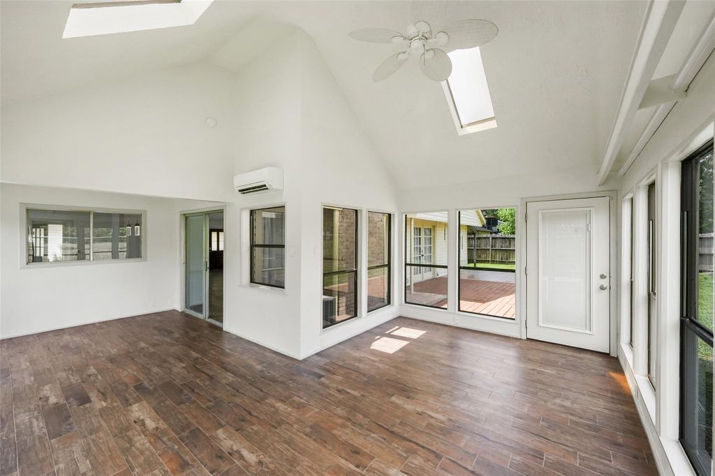 248 E Castle Harbour Drive, Friendswood, TX 77546