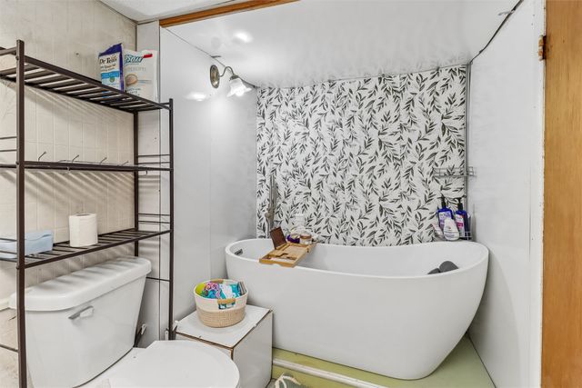 4517 Wakonda Parkway, Des Moines, IA 50315