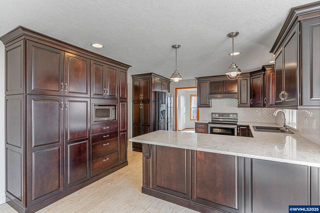 2665 N Pacific Hwy W, Rickreall, OR 97371