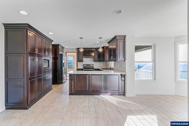 2665 N Pacific Hwy W, Rickreall, OR 97371