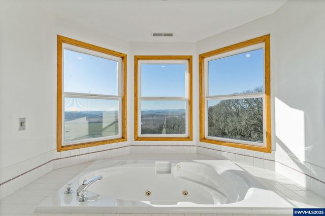 2665 N Pacific Hwy W, Rickreall, OR 97371