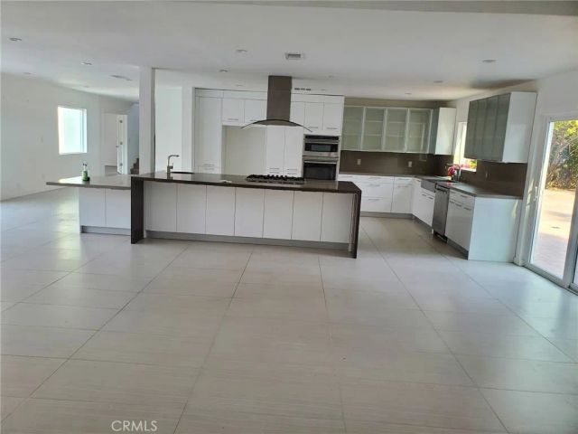 23041 Erwin, Woodland Hills, CA 91367