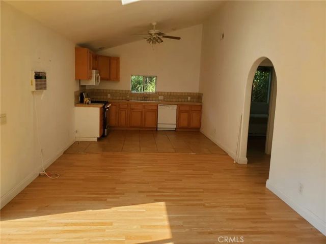 23041 Erwin, Woodland Hills, CA 91367