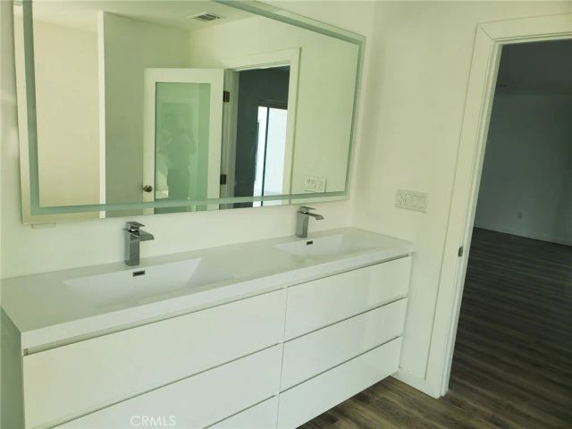 23041 Erwin, Woodland Hills, CA 91367