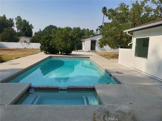 23041 Erwin, Woodland Hills, CA 91367