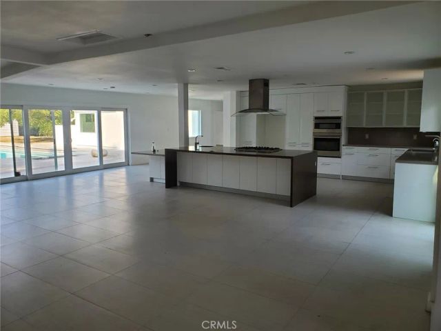 23041 Erwin, Woodland Hills, CA 91367