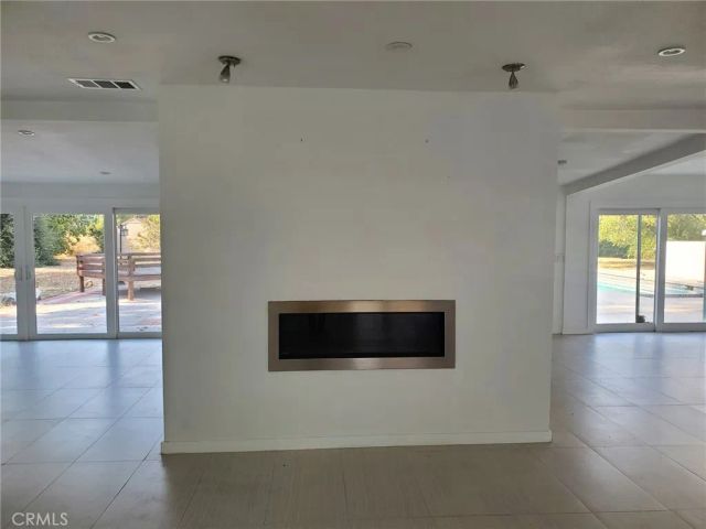 23041 Erwin, Woodland Hills, CA 91367