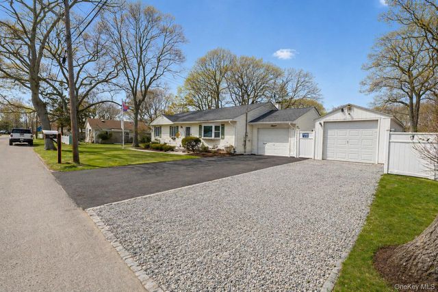 11 Seaford Road, Mastic Beach, NY 11951