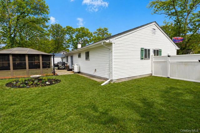 11 Seaford Road, Mastic Beach, NY 11951